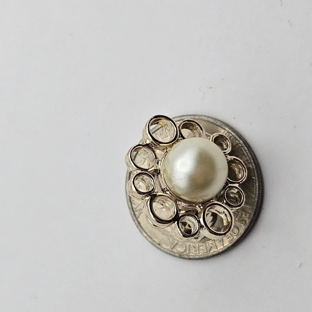 Emmons Vintage Gold Tone Faux Pearl Scalloped Flower Clip On Earrings
